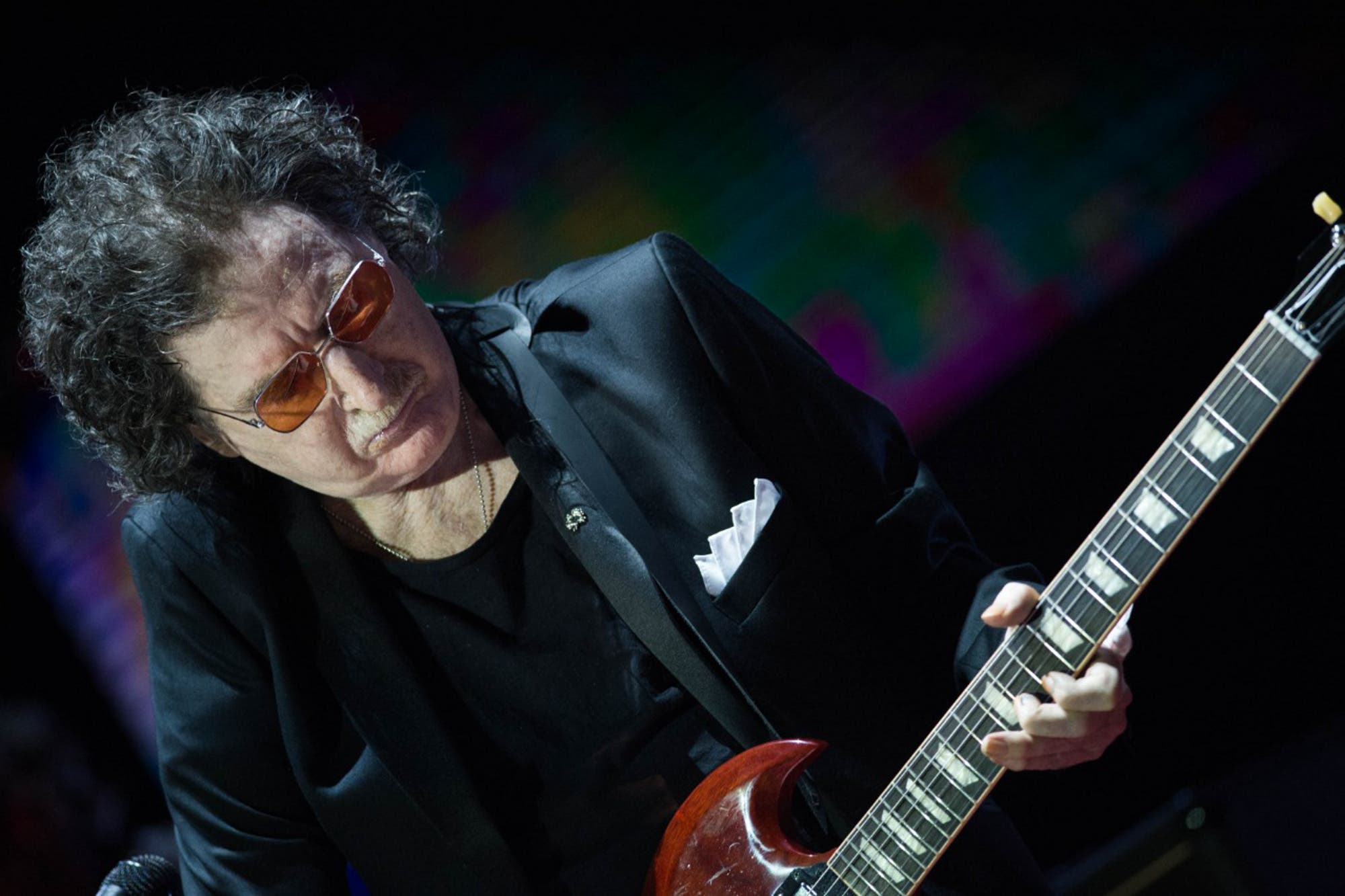 Charly tocando en un recital